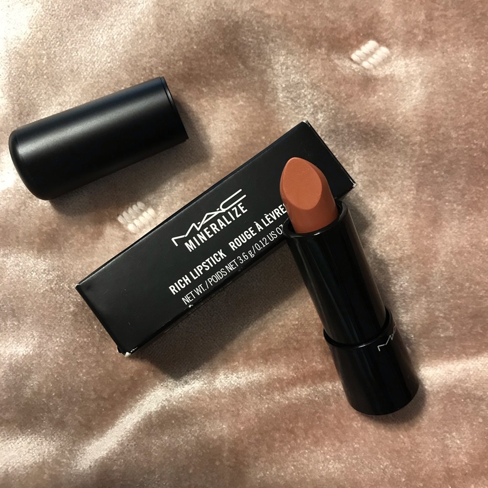 Mac lipstick in posh tone